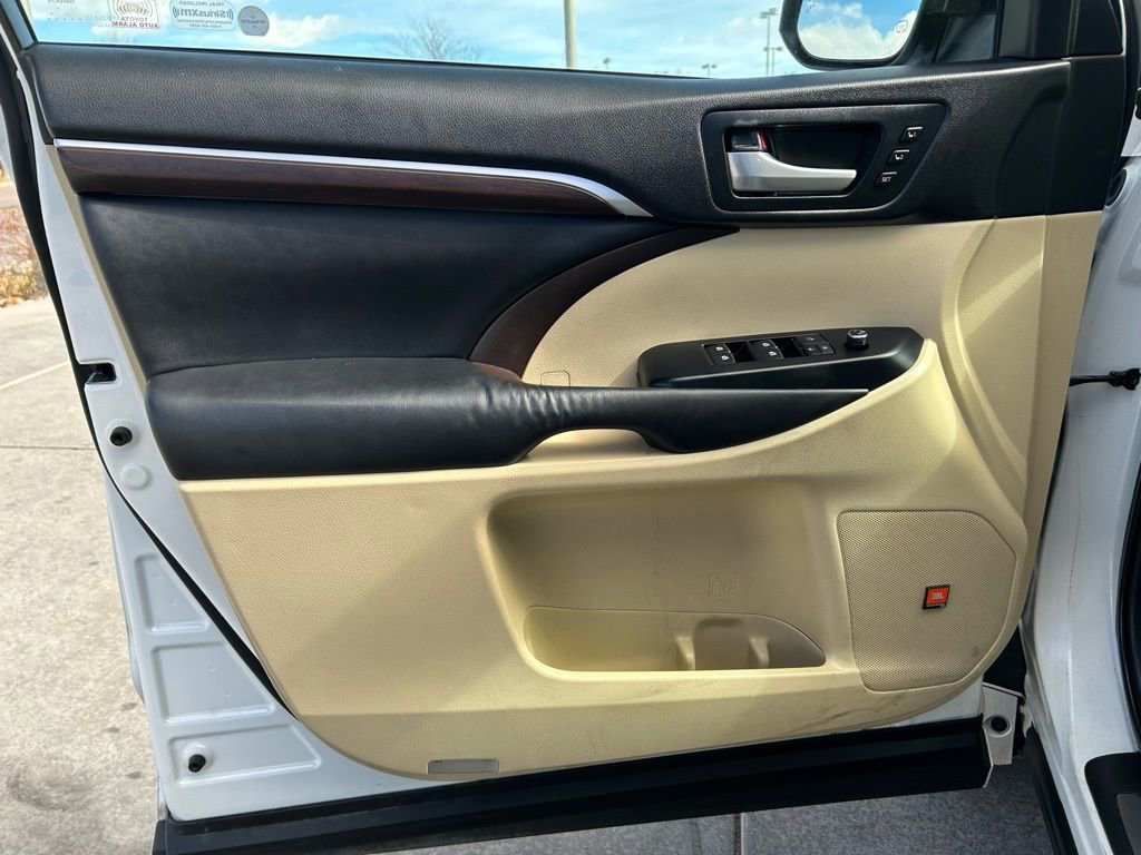 Used 2015 Toyota Highlander Limited image 23