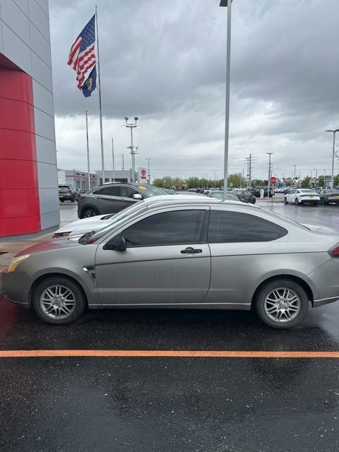 Used 2008 Ford Focus SES FWD image 2