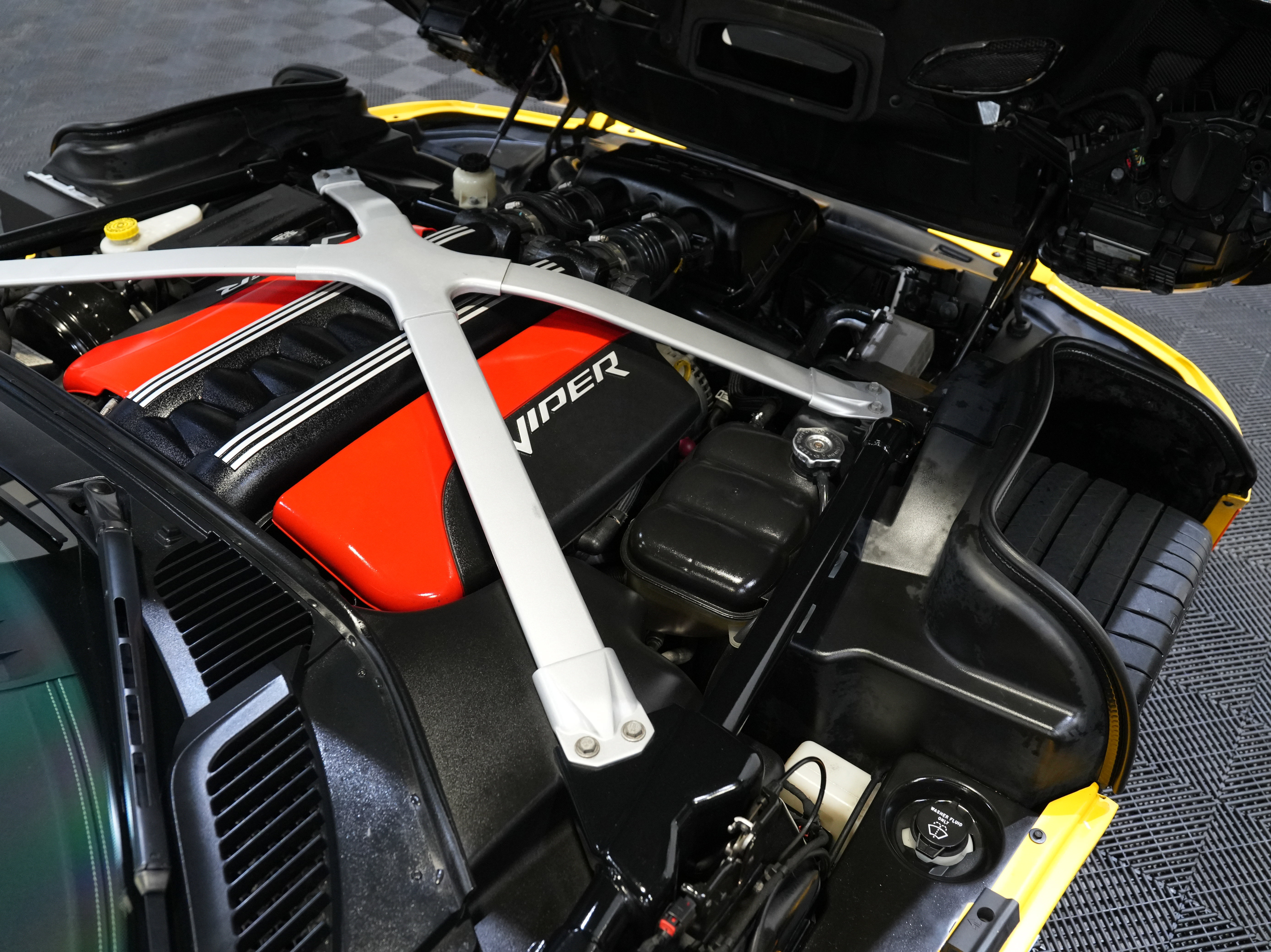 Used 2013 SRT Viper GTS w/ GTS Laguna Interior Pkg image 46