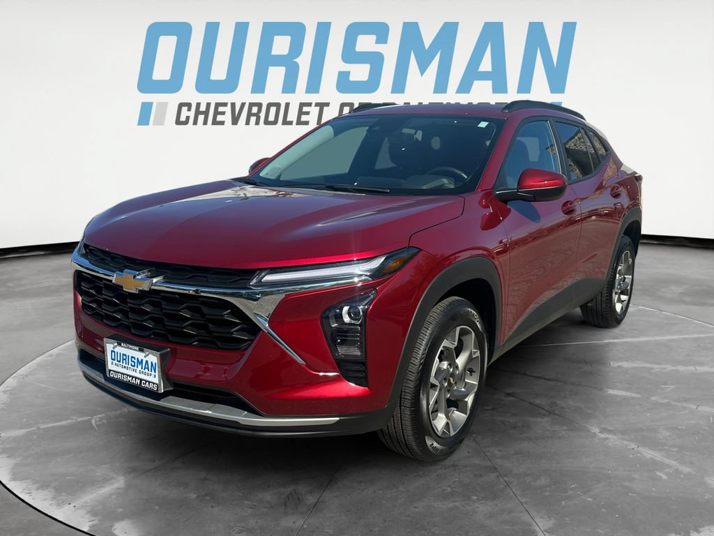 Used 2025 Chevrolet Trax LT w/ Driver Confidence Package FWD image 2