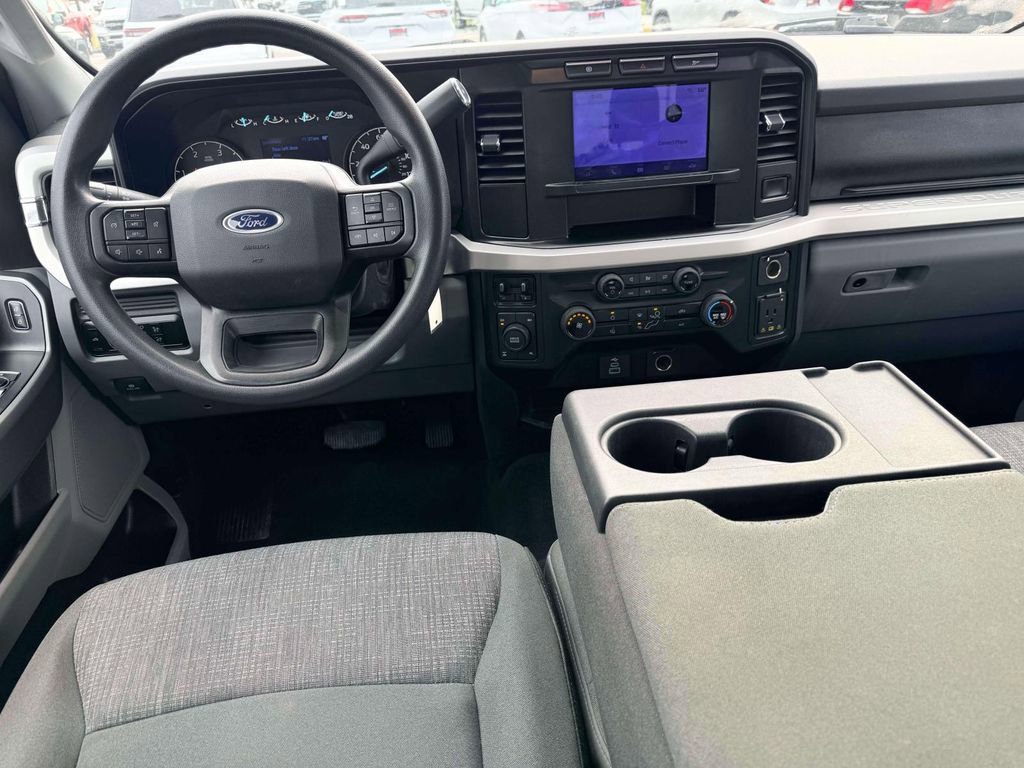 Used 2023 Ford F250 XLT image 3