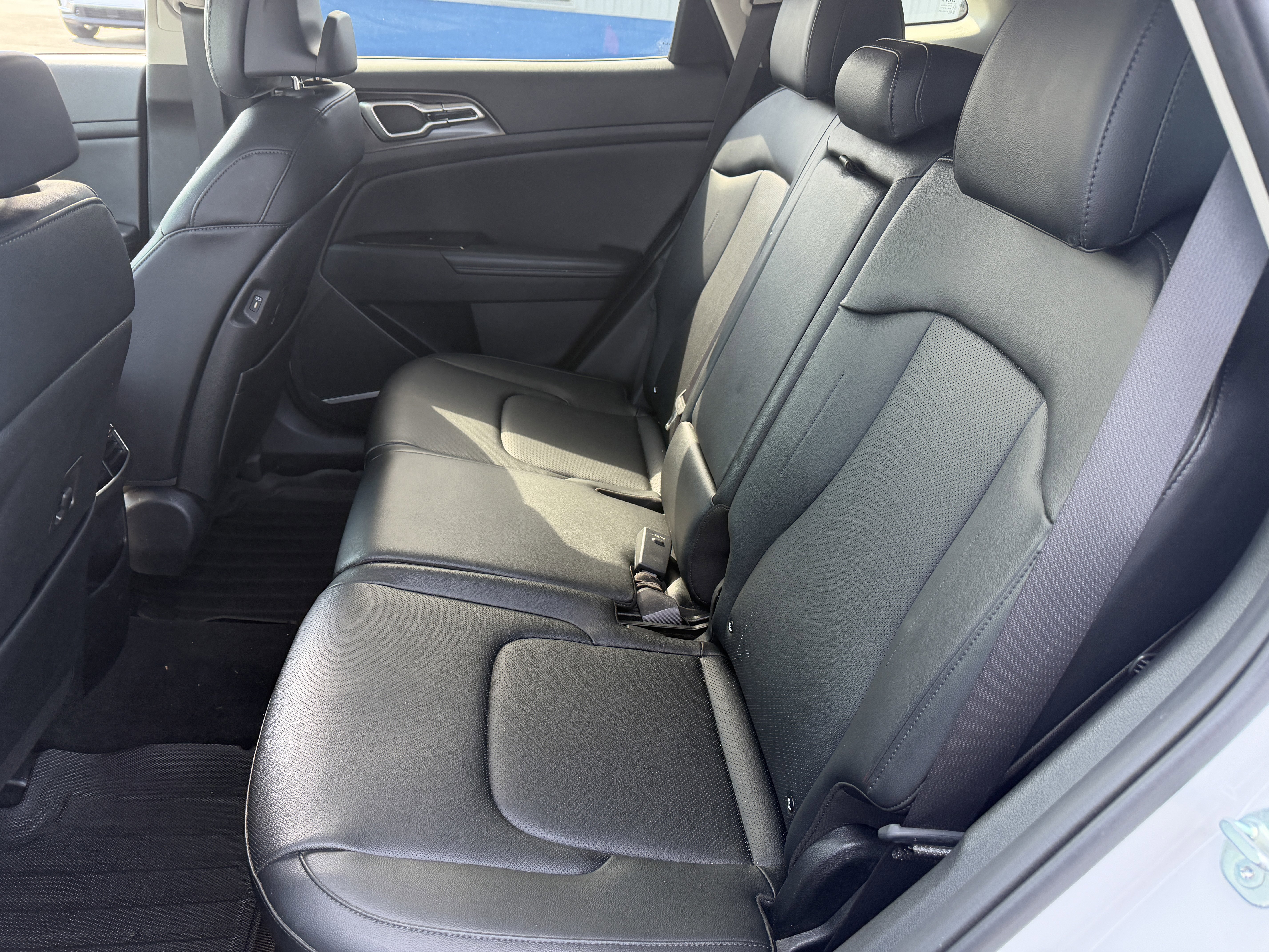 Used 2024 Kia Sportage EX AWD/4WD image 9