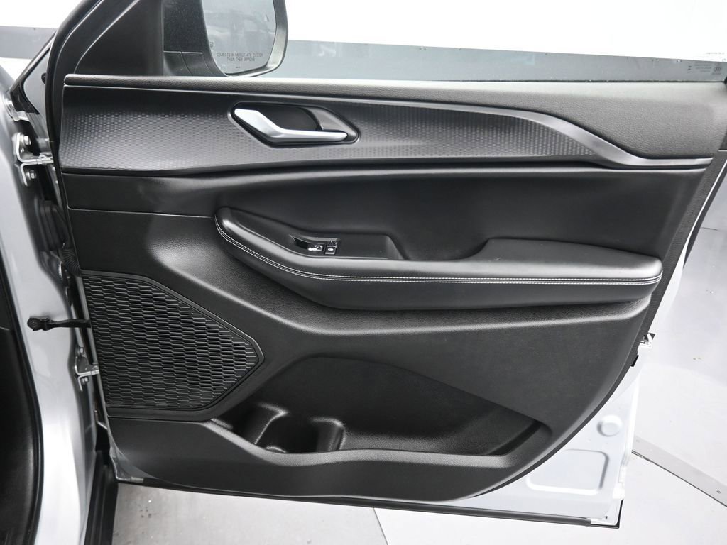 Used 2023 Jeep Grand Cherokee L Laredo AWD/4WD image 51