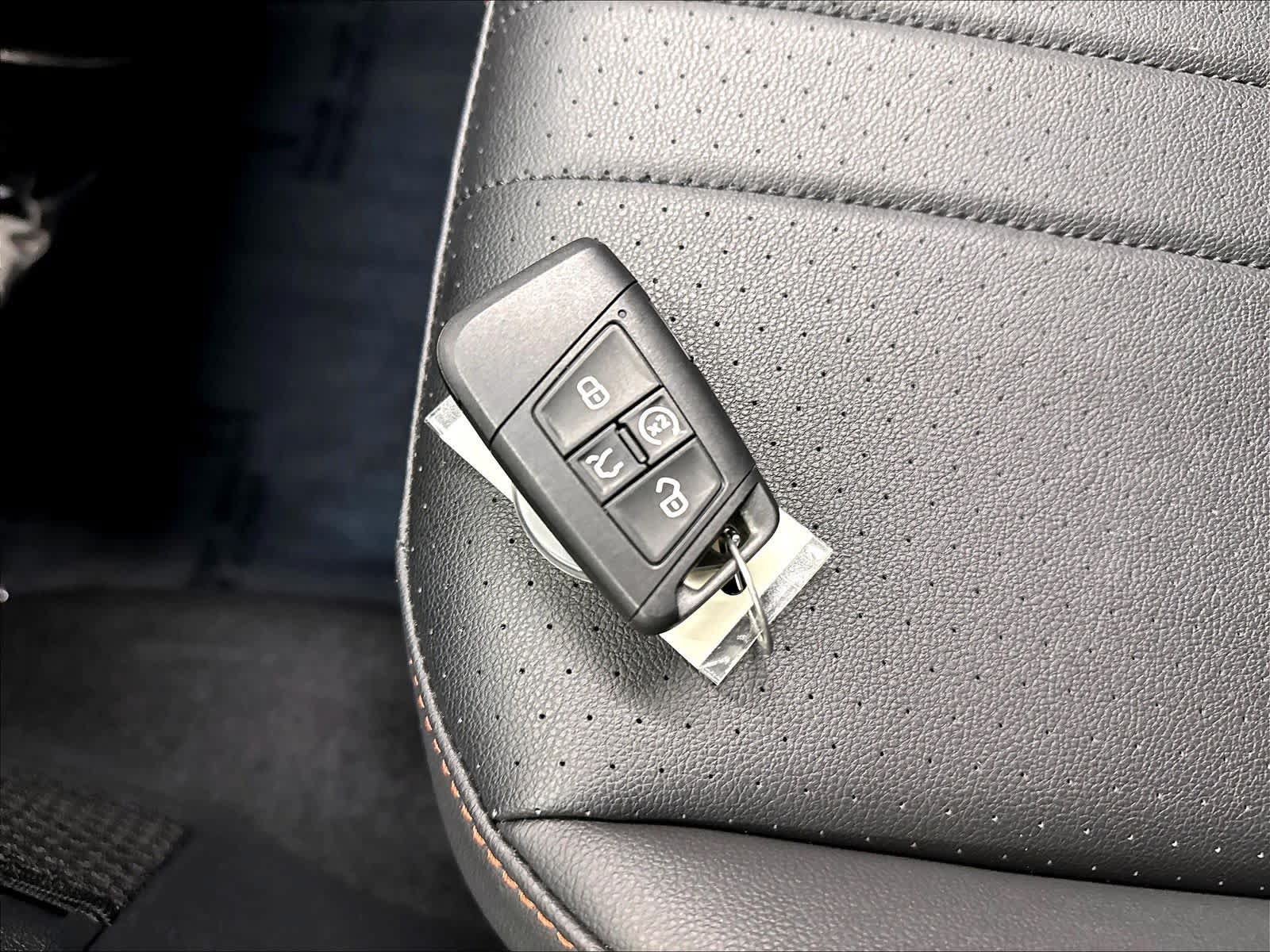 Used 2024 Volkswagen Tiguan Wolfsburg Edition AWD/4WD image 38