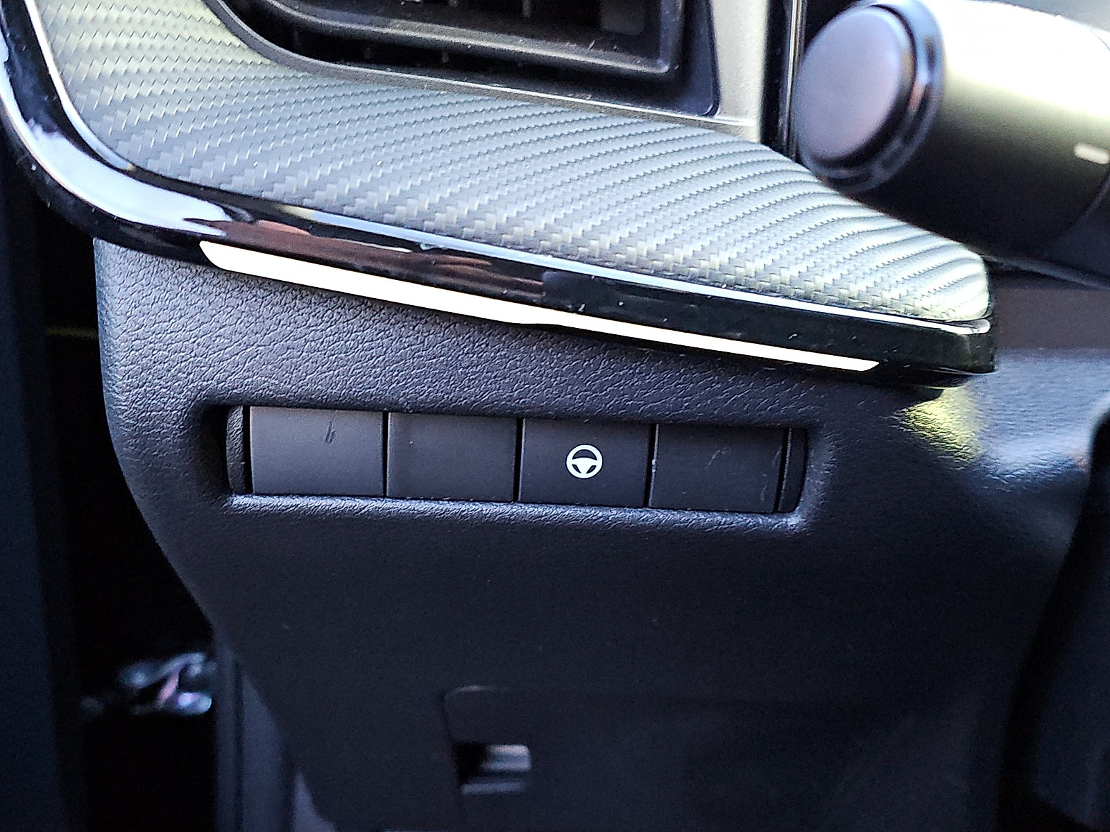 Certified 2025 Nissan Kicks SR AWD/4WD image 26