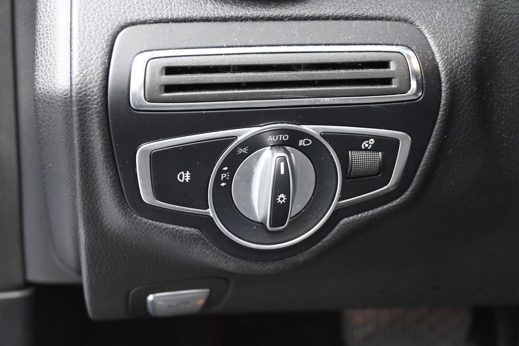 Used 2019 Mercedes-Benz C 300 Sedan image 16