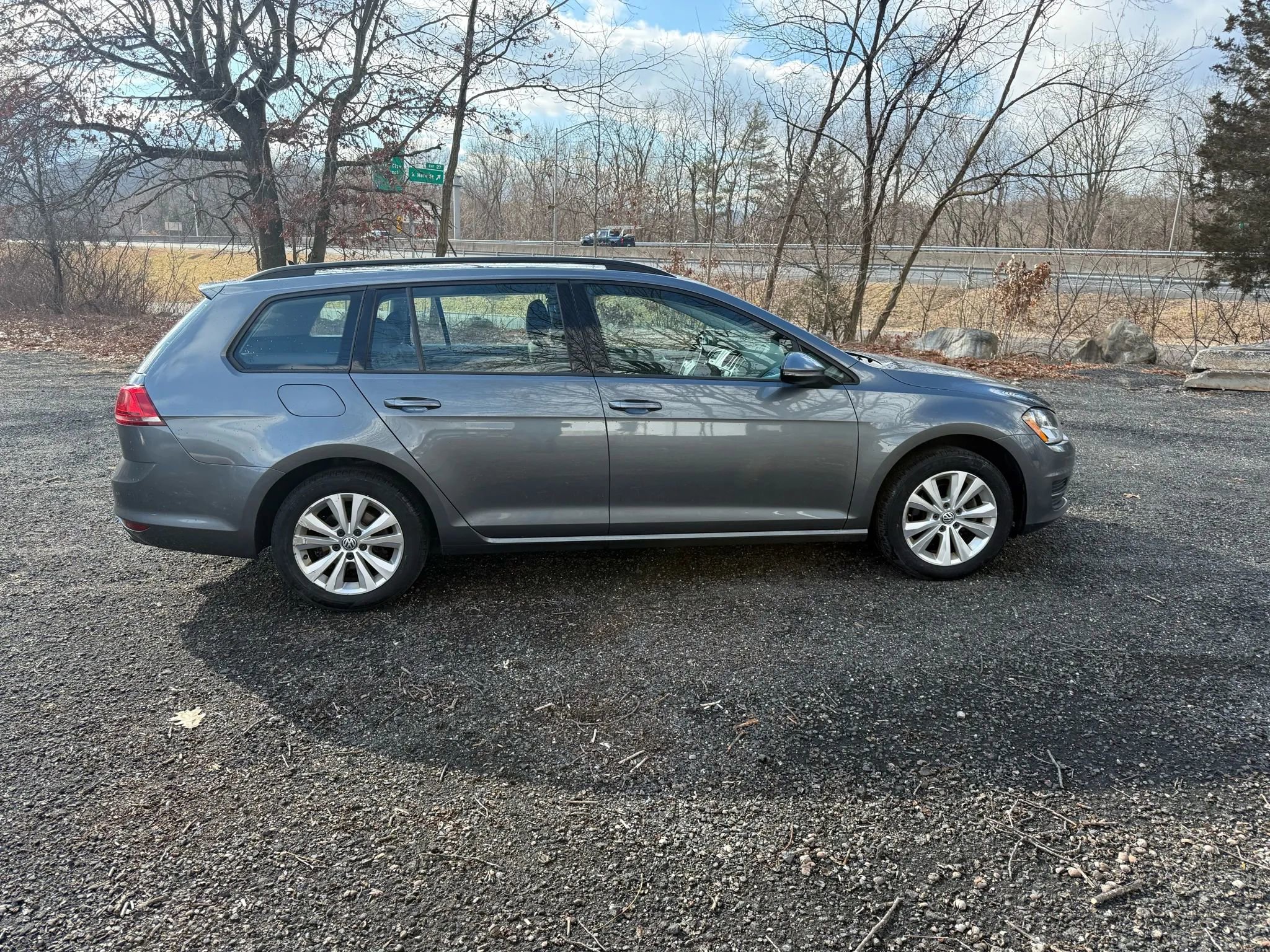 Used 2017 Volkswagen Golf S image 3