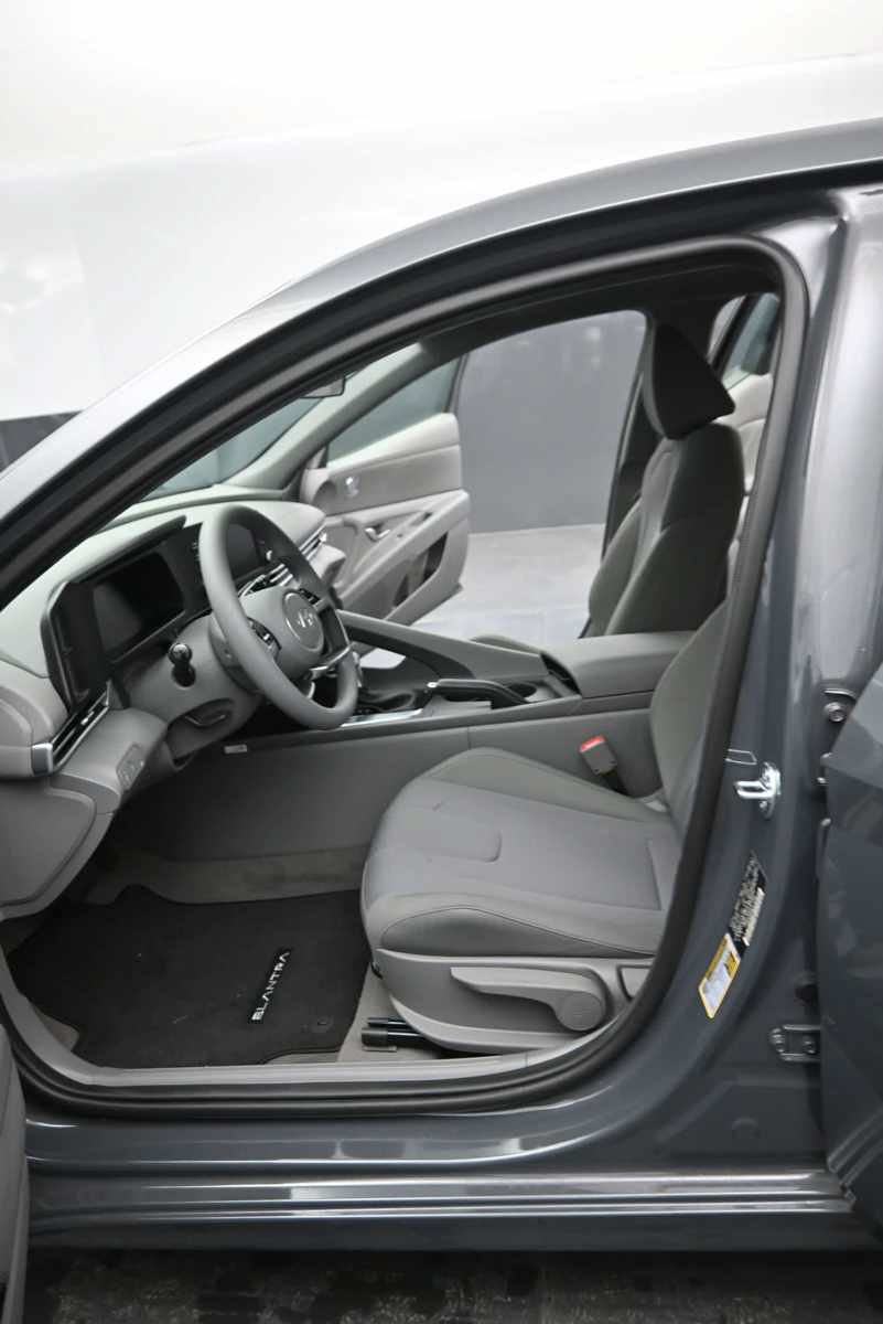 New 2026 Hyundai Elantra SE FWD image 17