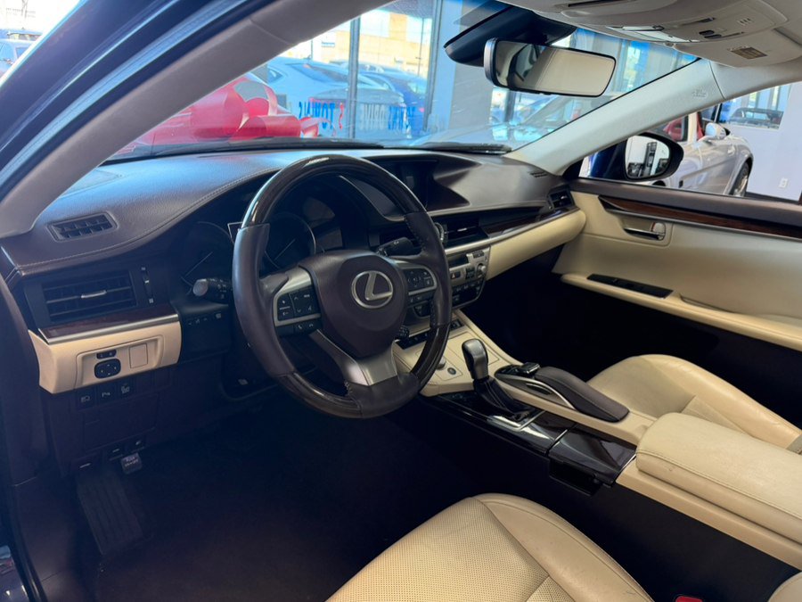Used 2016 Lexus ES 350 w/ Luxury Package w/Wood Trim FWD image 42