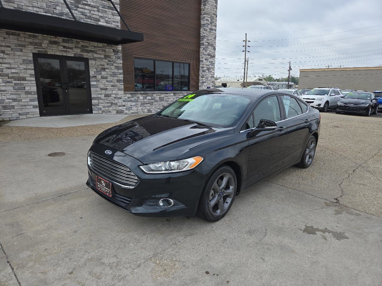 Used 2014 Ford Fusion SE w/ Equipment Group 201A image 2
