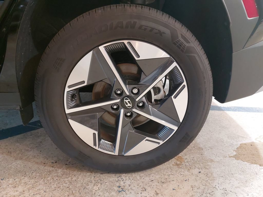 Certified 2025 Hyundai Tucson SEL AWD/4WD image 35