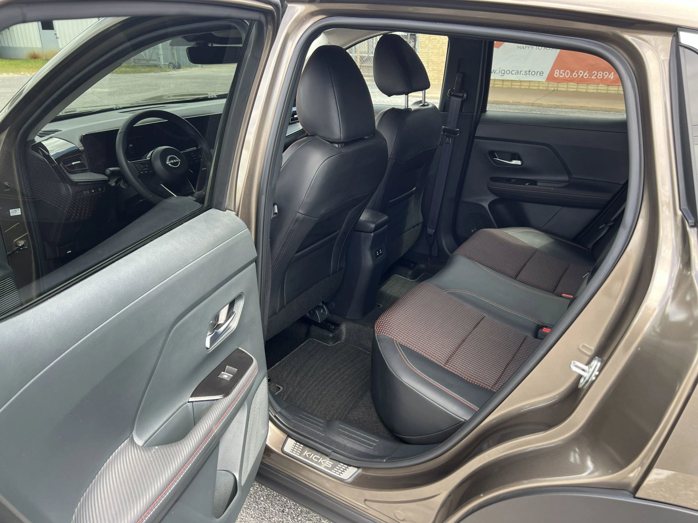 Used 2025 Nissan Kicks SR w/ Illumination Package image 21