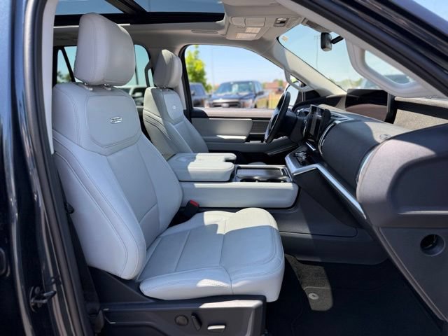 Used 2025 Ford Expedition Platinum w/ Driver's Package AWD/4WD image 22