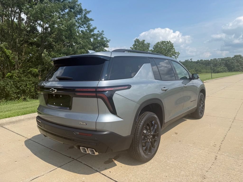 New 2026 Chevrolet Traverse LT w/ Midnight/Sport Edition FWD image 3