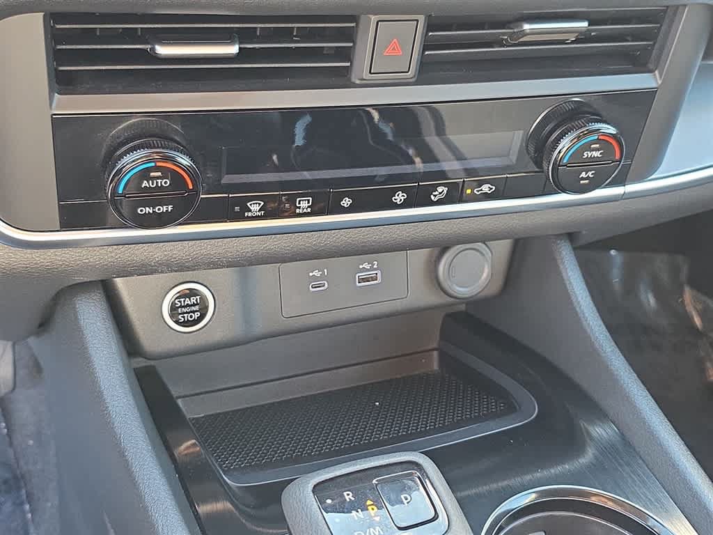Used 2023 Nissan Rogue SV AWD/4WD image 22