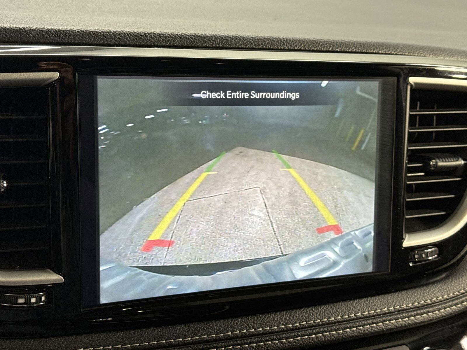 Used 2024 Chrysler Pacifica Select image 23