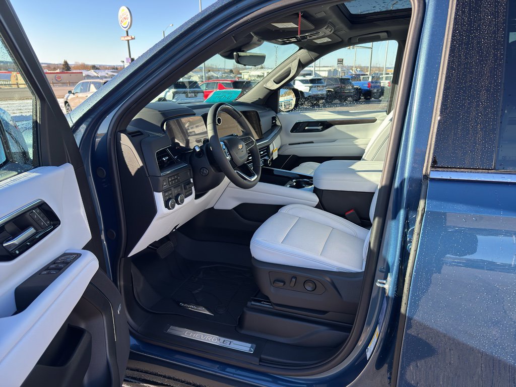 New 2026 Chevrolet Suburban Premier AWD/4WD image 9