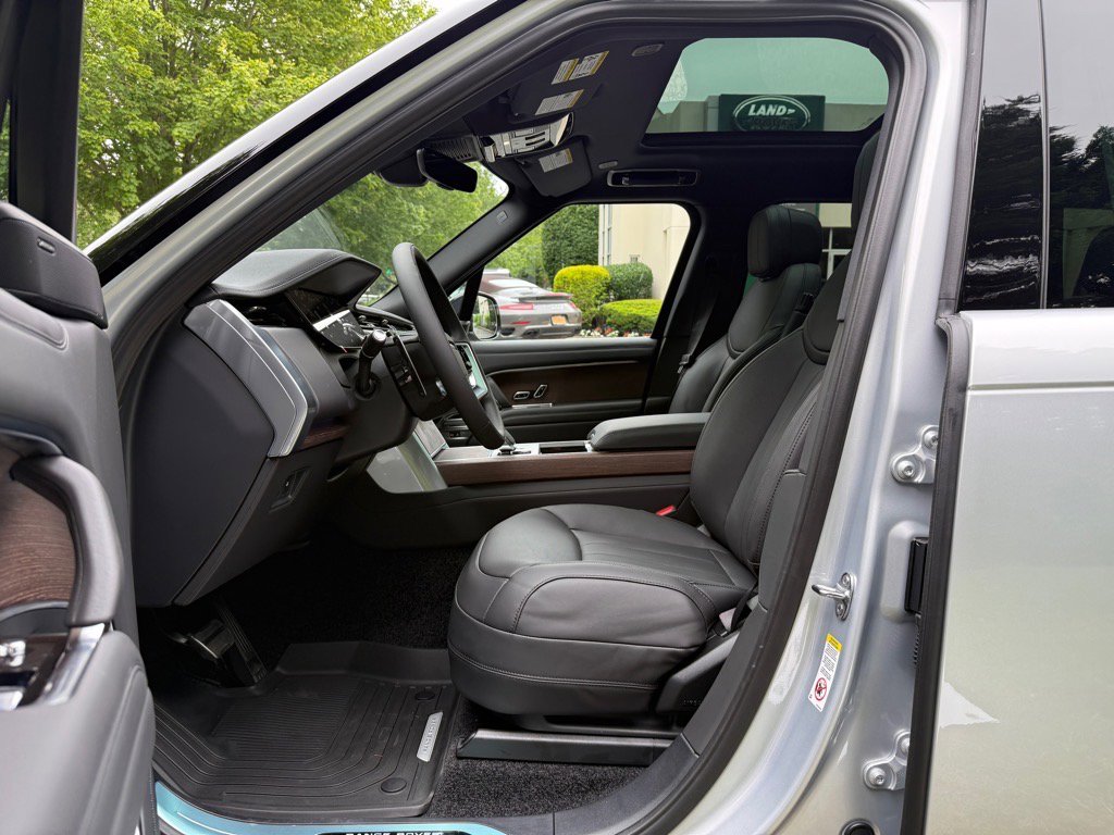 New 2025 Land Rover Range Rover SE image 6