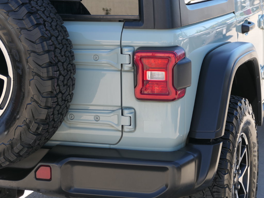 Certified 2024 Jeep Wrangler Unlimited Rubicon AWD/4WD image 3