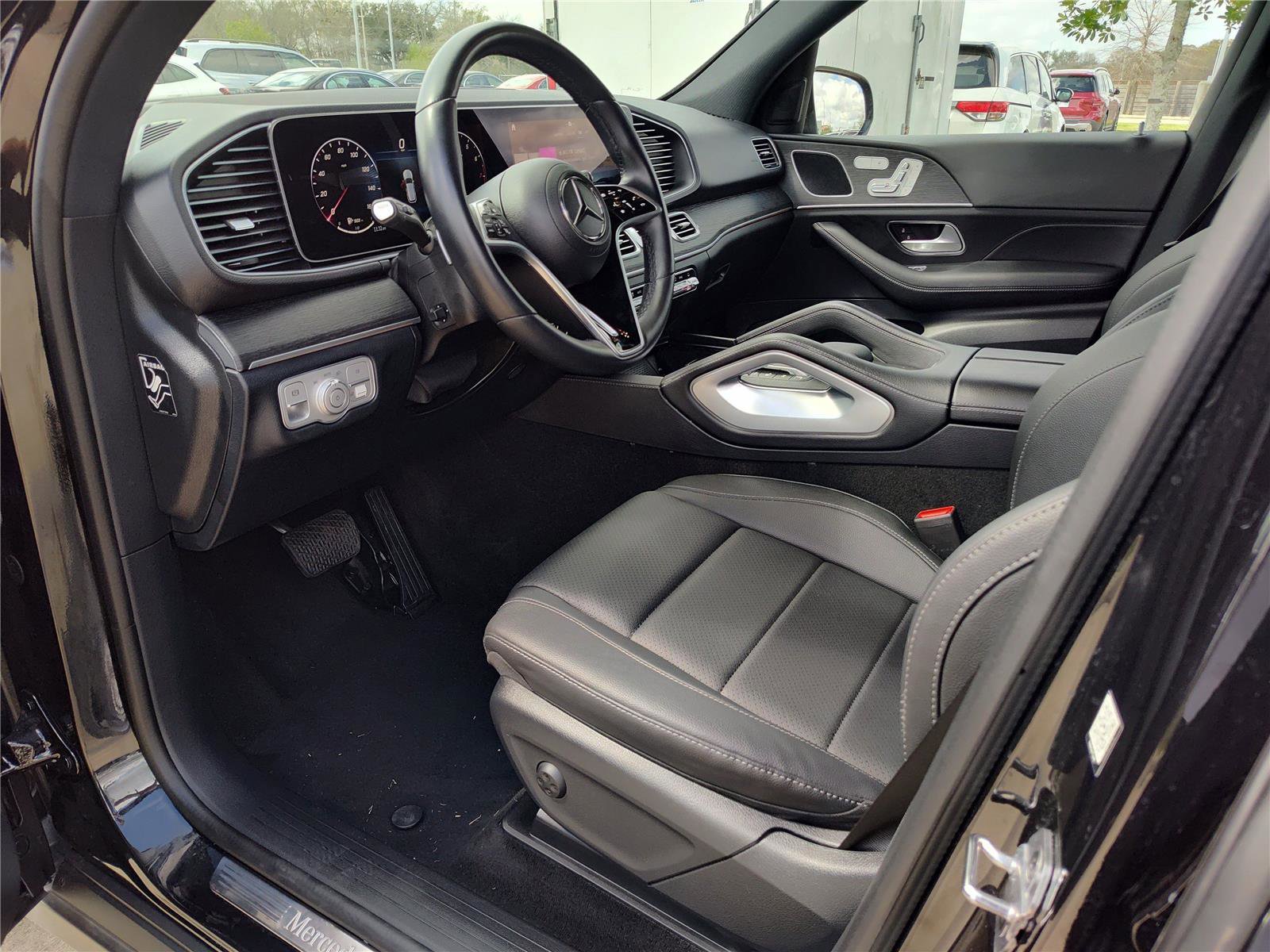 Used 2025 Mercedes-Benz GLE 350 4MATIC image 2