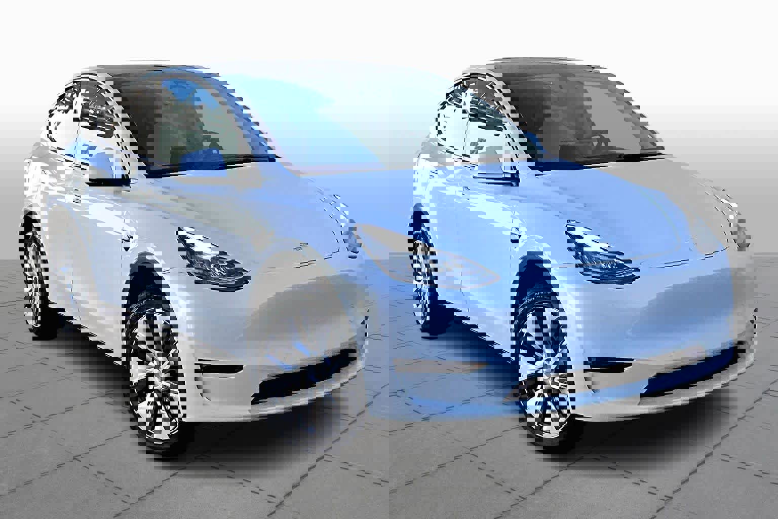 Used 2021 Tesla Model Y Long Range image 2