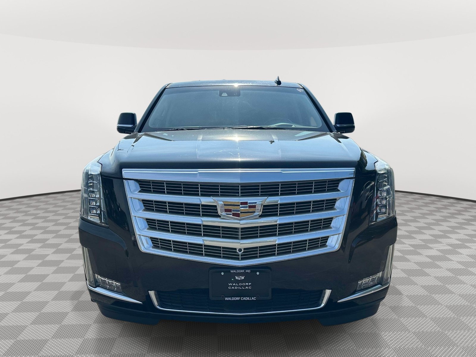 Used 2019 Cadillac Escalade Premium Luxury w/ LPO, Radiant Package AWD/4WD image 2