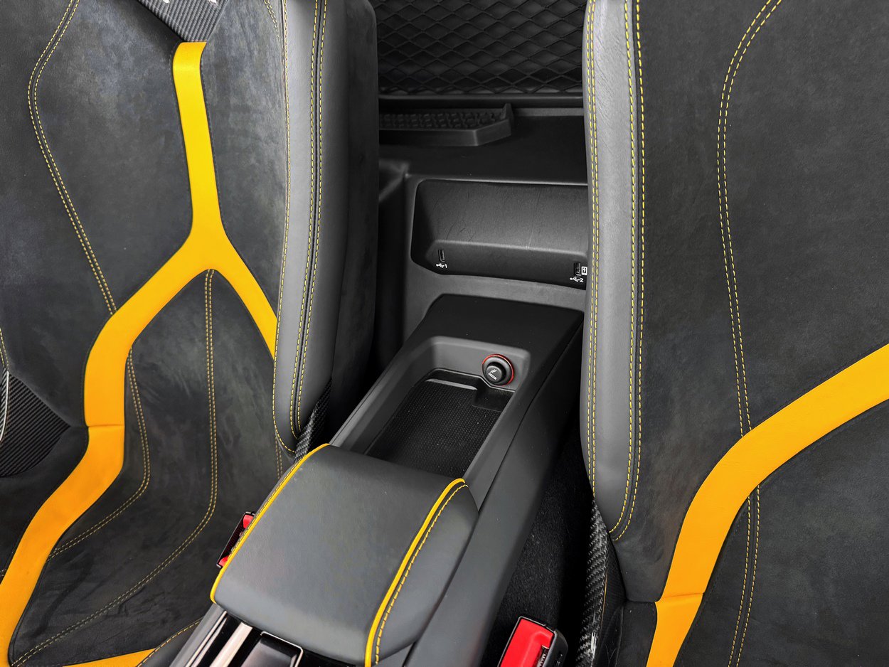 Used 2020 Lamborghini Huracan EVO image 22