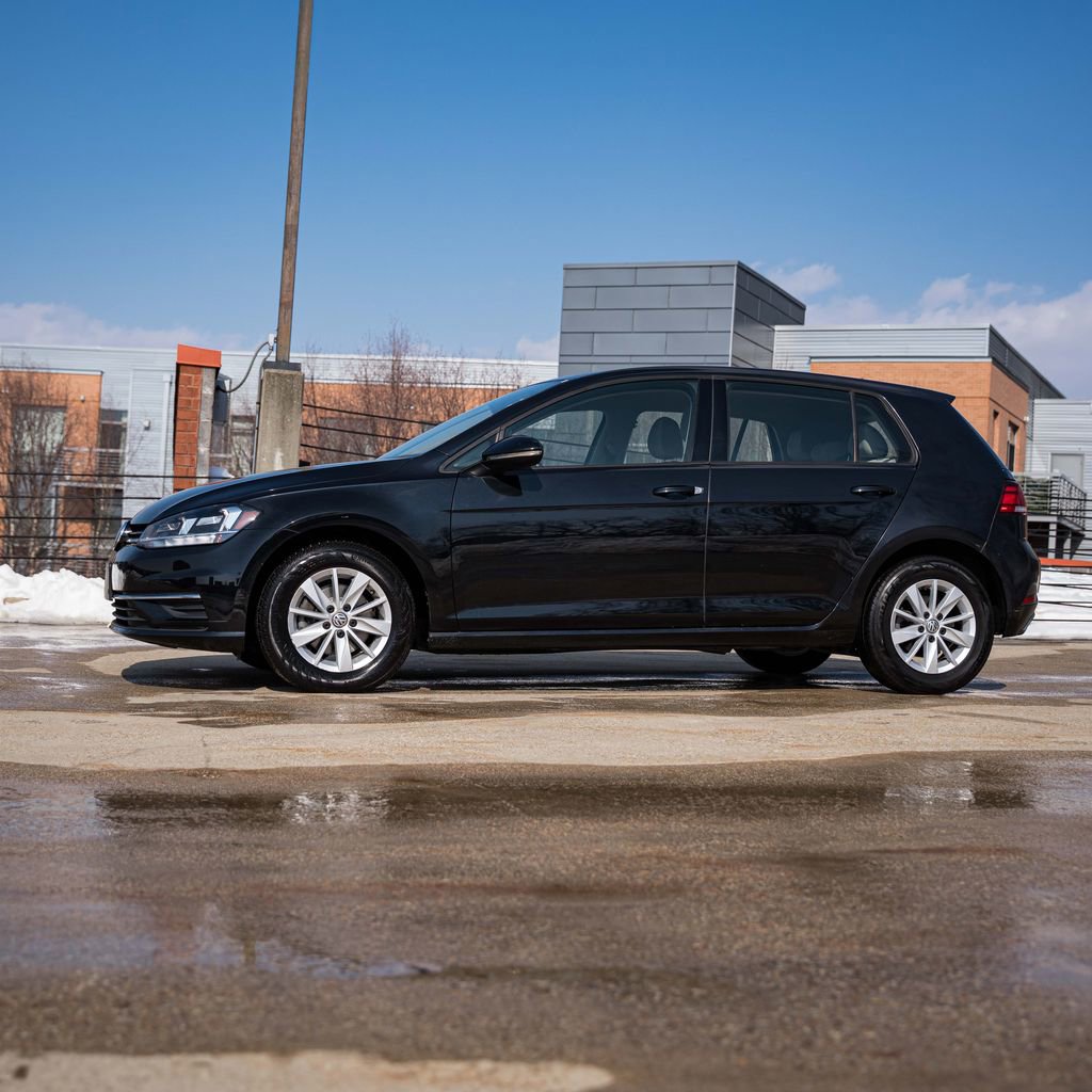 Used 2018 Volkswagen Golf S image 3