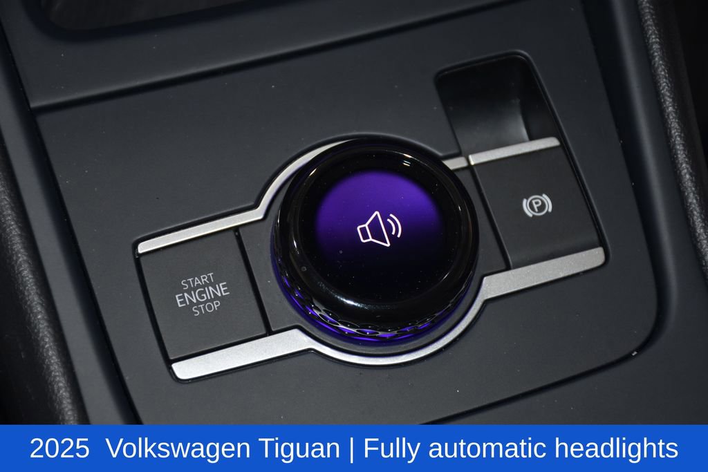 Used 2025 Volkswagen Tiguan SE image 14