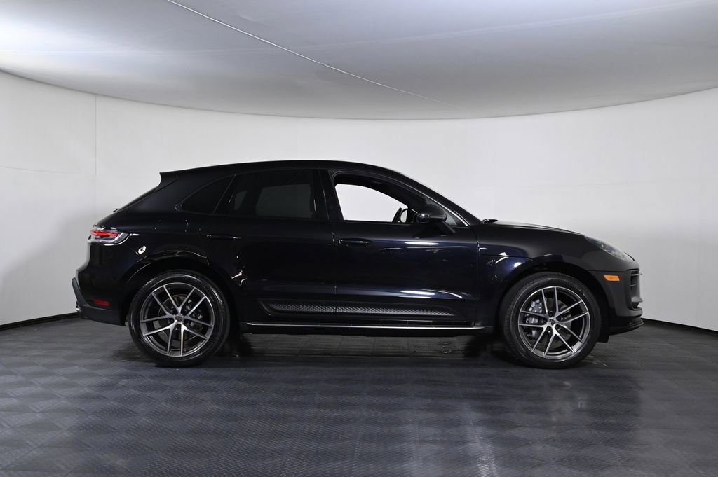 Certified 2023 Porsche Macan AWD/4WD image 8