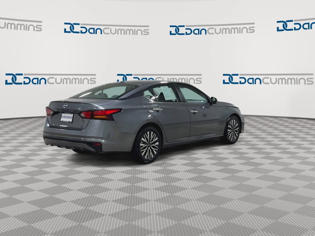 Used 2024 Nissan Altima 2.5 SV FWD image 9