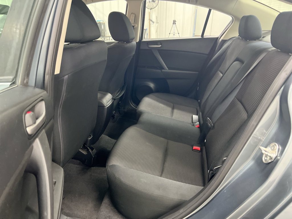 Used 2012 MAZDA MAZDA3 i Touring FWD image 21