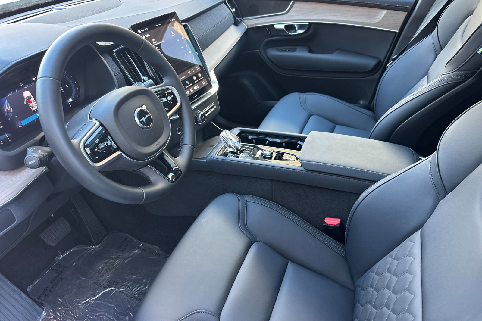 Certified 2025 Volvo XC90 B6 Core w/ Protection Package Premier image 10