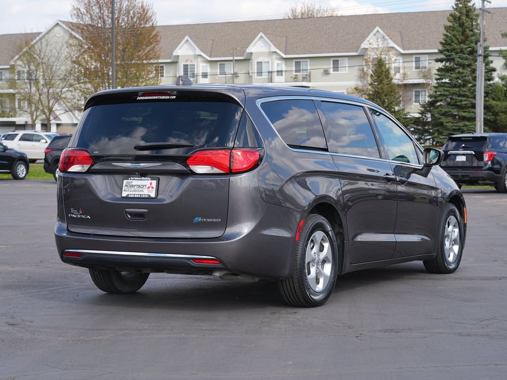 Used 2017 Chrysler Pacifica Touring Plus FWD image 3
