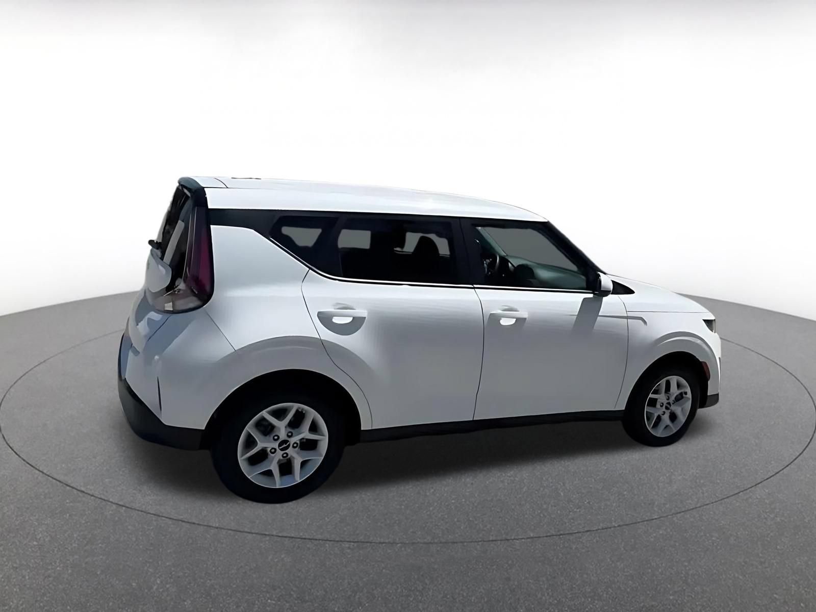 Used 2025 Kia Soul LX w/ LX Technology Package FWD image 14