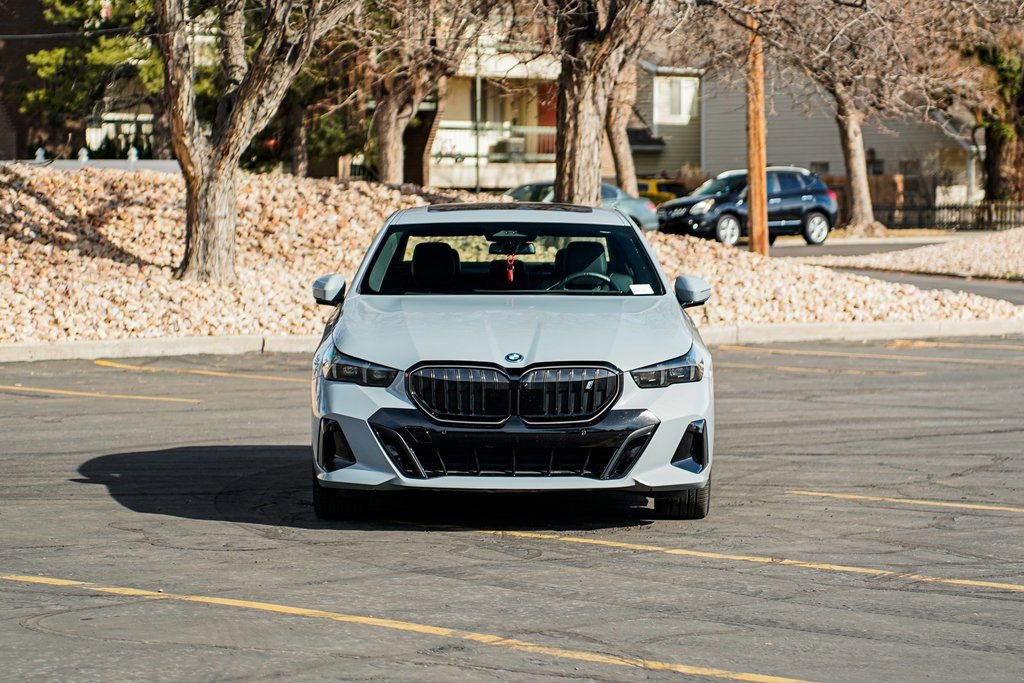 Used 2025 BMW i5 xDrive40 w/ M Sport Package image 2