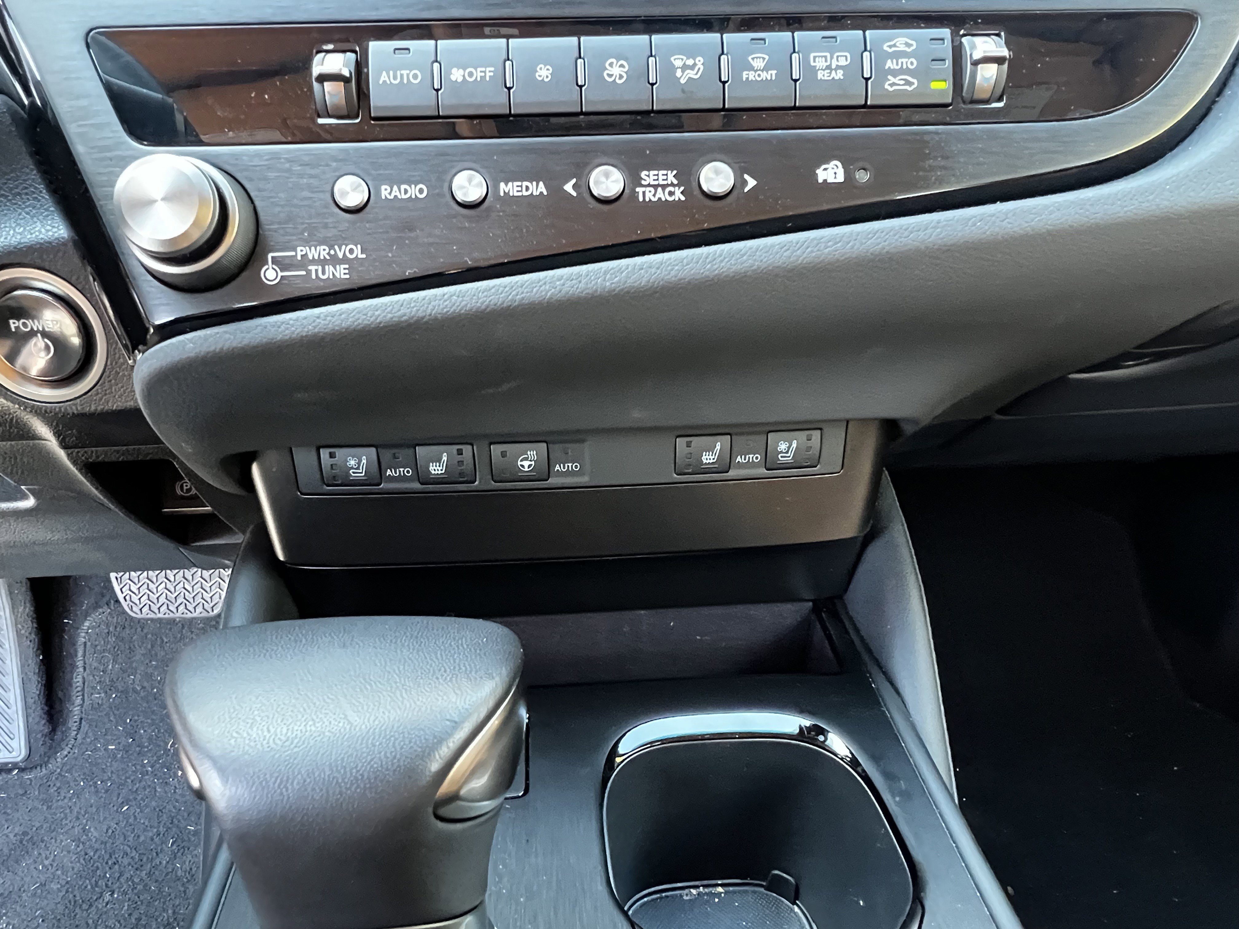 Certified 2025 Lexus ES 300h w/ Premium Package image 26