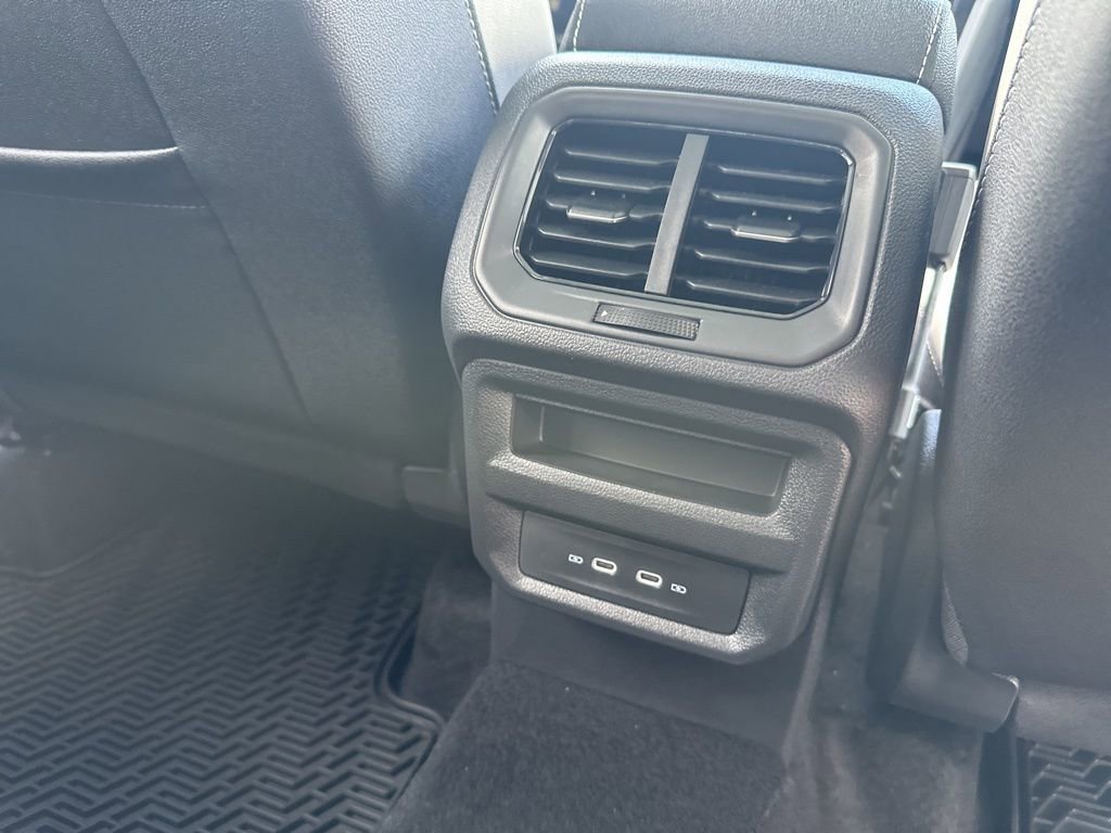 New 2026 Volkswagen Taos SE FWD image 16