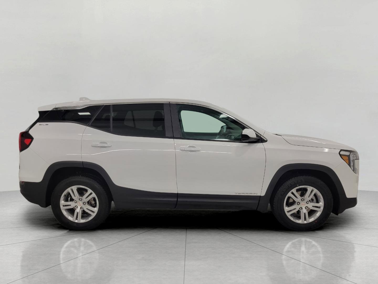 Used 2024 GMC Terrain SLE image 11