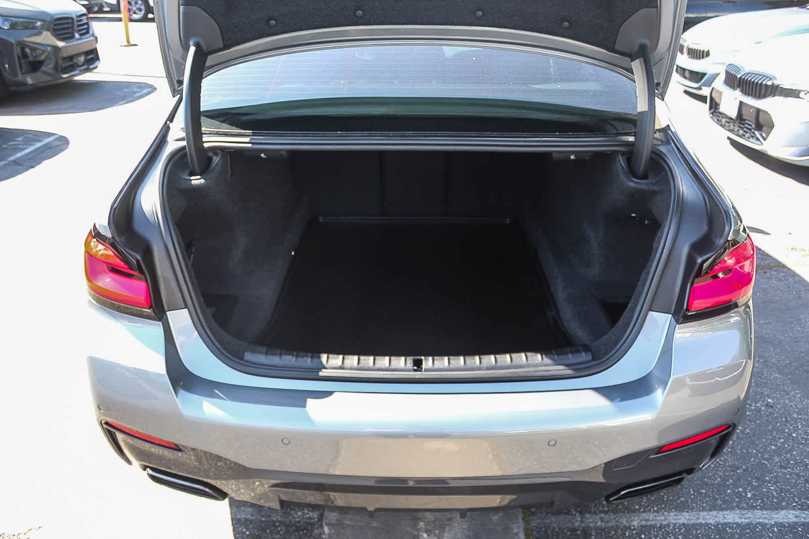 Used 2023 BMW M550i xDrive w/ Executive Package AWD/4WD image 25