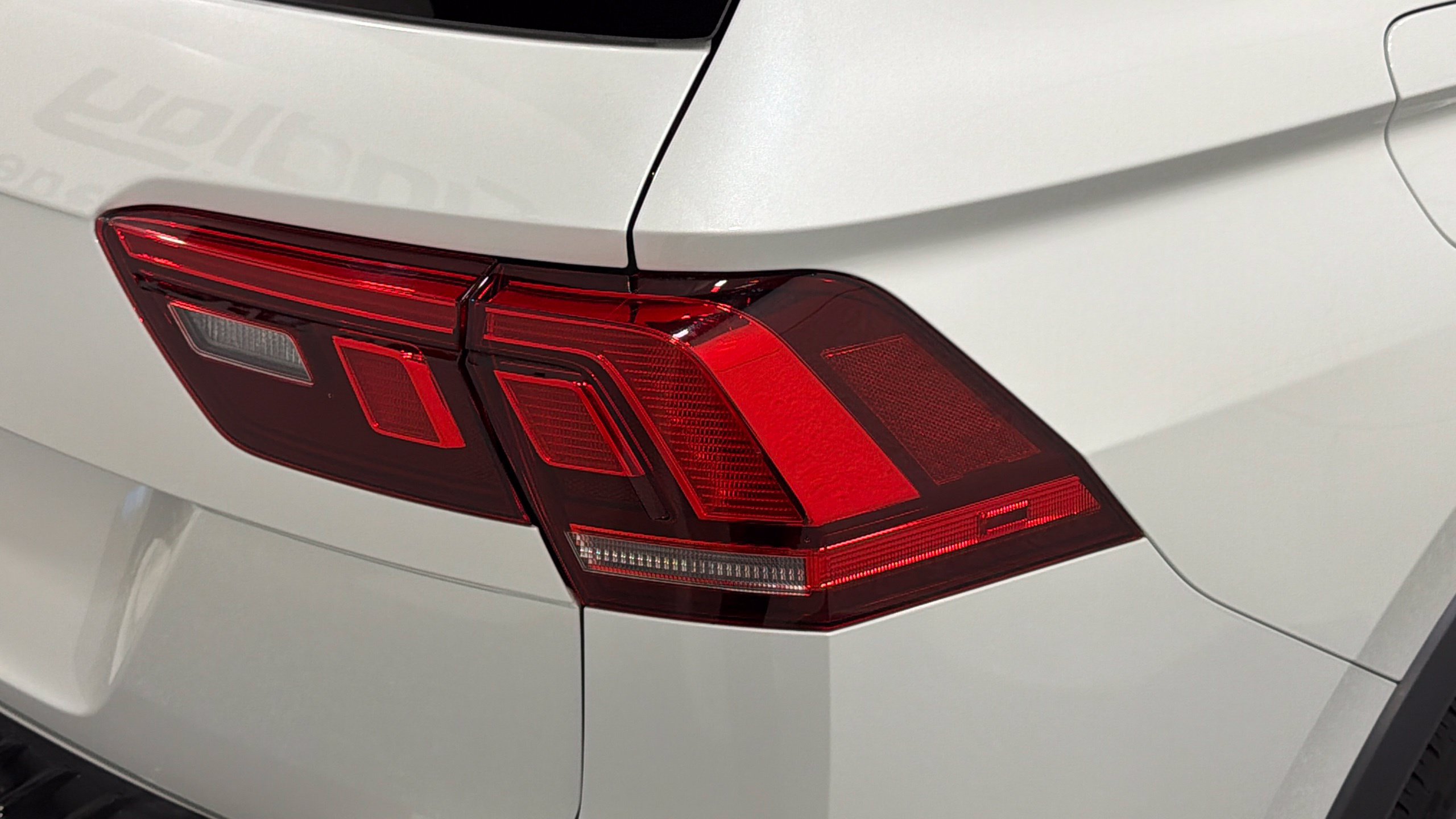 Certified 2023 Volkswagen Tiguan SE R-Line FWD image 17