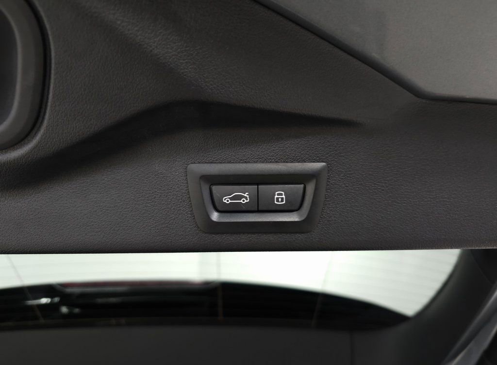 Used 2024 BMW X5 xDrive50e image 9