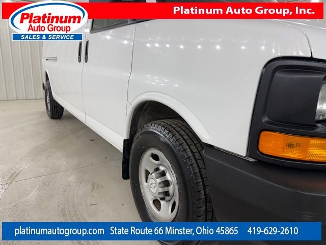 Used 2017 Chevrolet Express 3500 Extended image 45