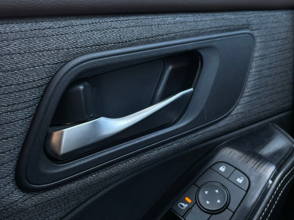 Used 2023 Nissan Rogue SV image 13