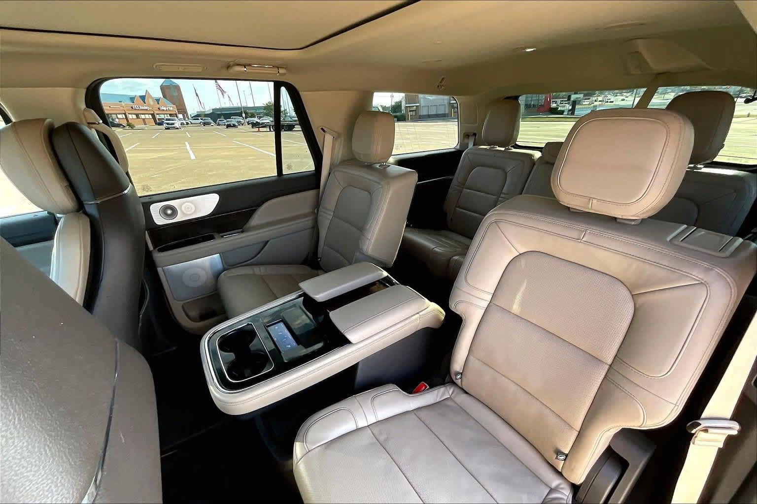 Used 2022 Lincoln Navigator Reserve AWD/4WD image 27