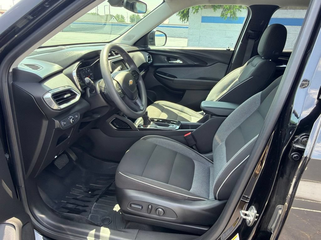 Used 2022 Chevrolet TrailBlazer LT FWD image 16