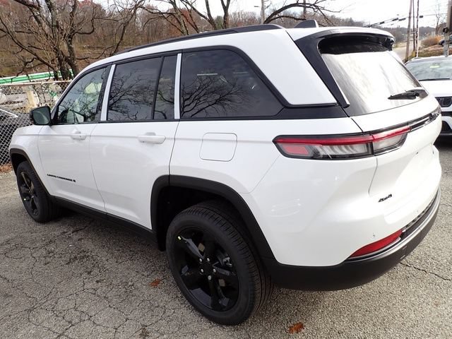 New 2025 Jeep Grand Cherokee Limited w/ Black Appearance Package AWD/4WD image 3