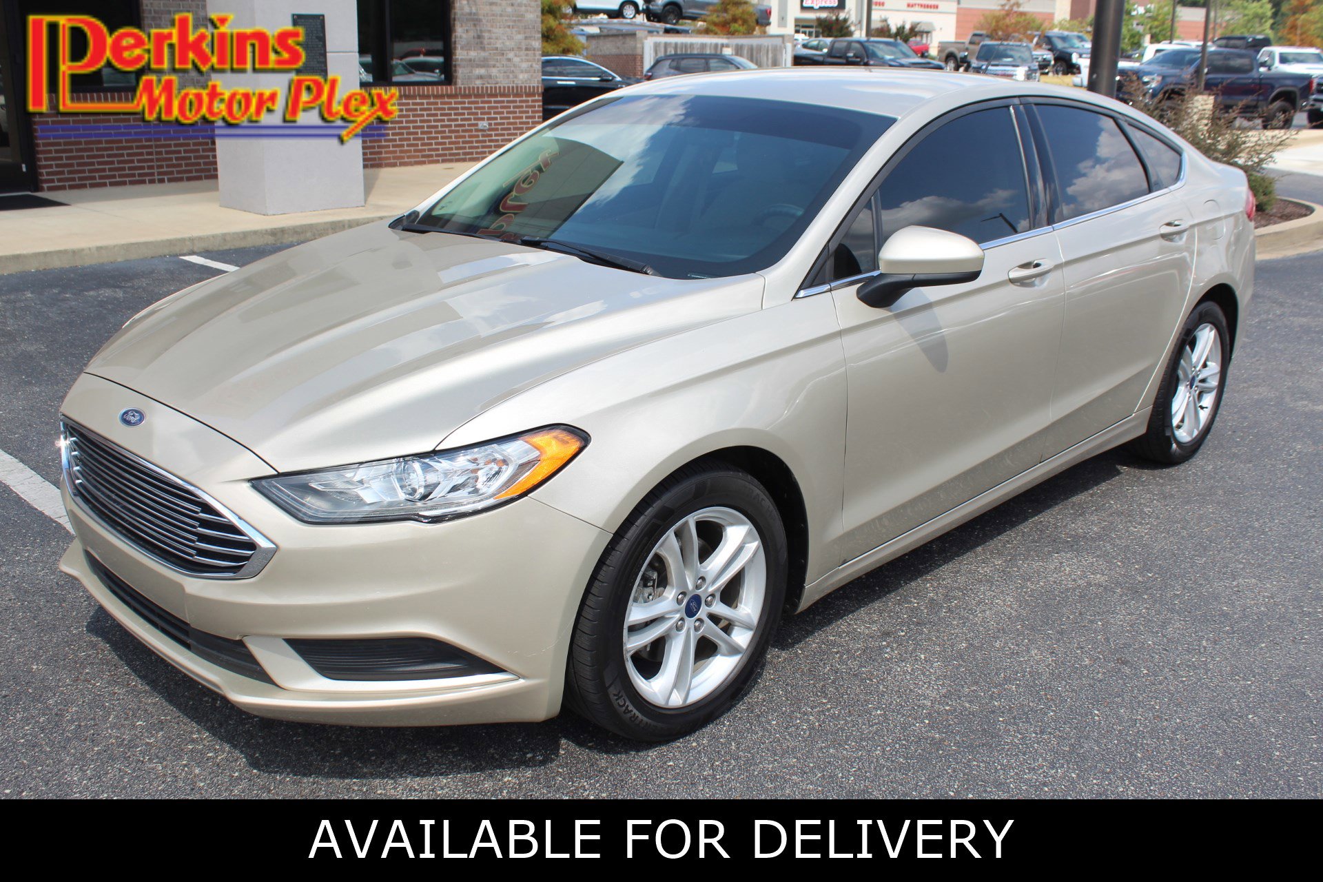Used 2018 Ford Fusion SE w/ Fusion SE Technology Package image 1
