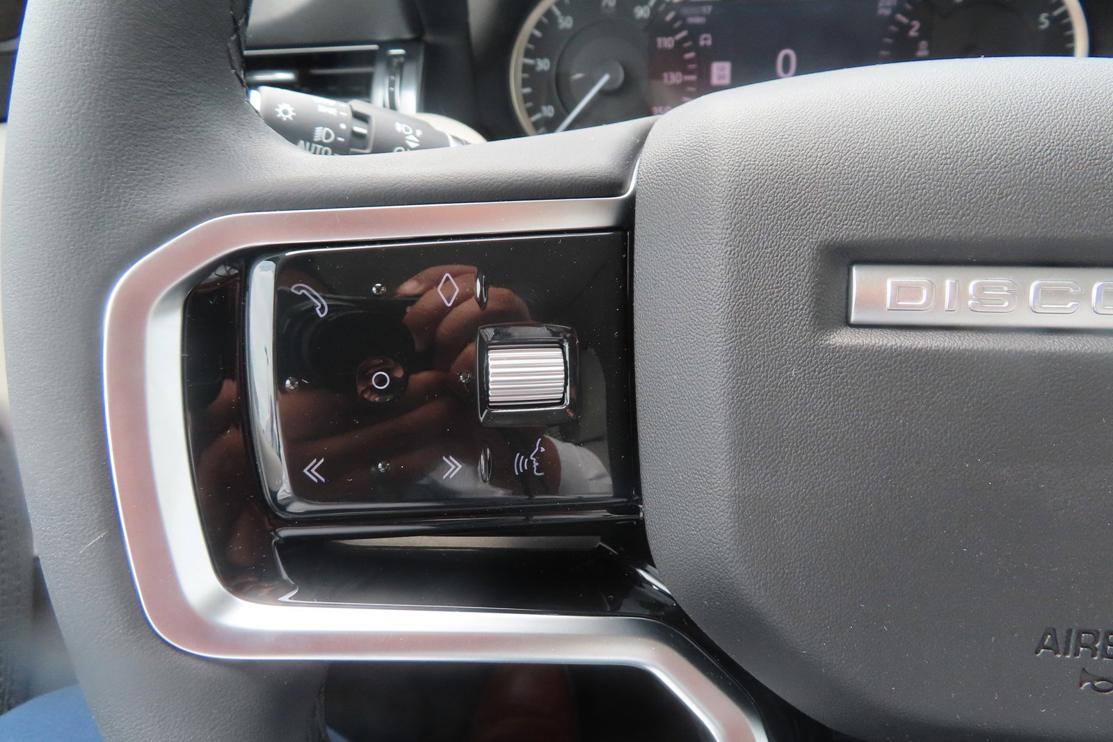 Used 2023 Land Rover Discovery Sport SE image 29