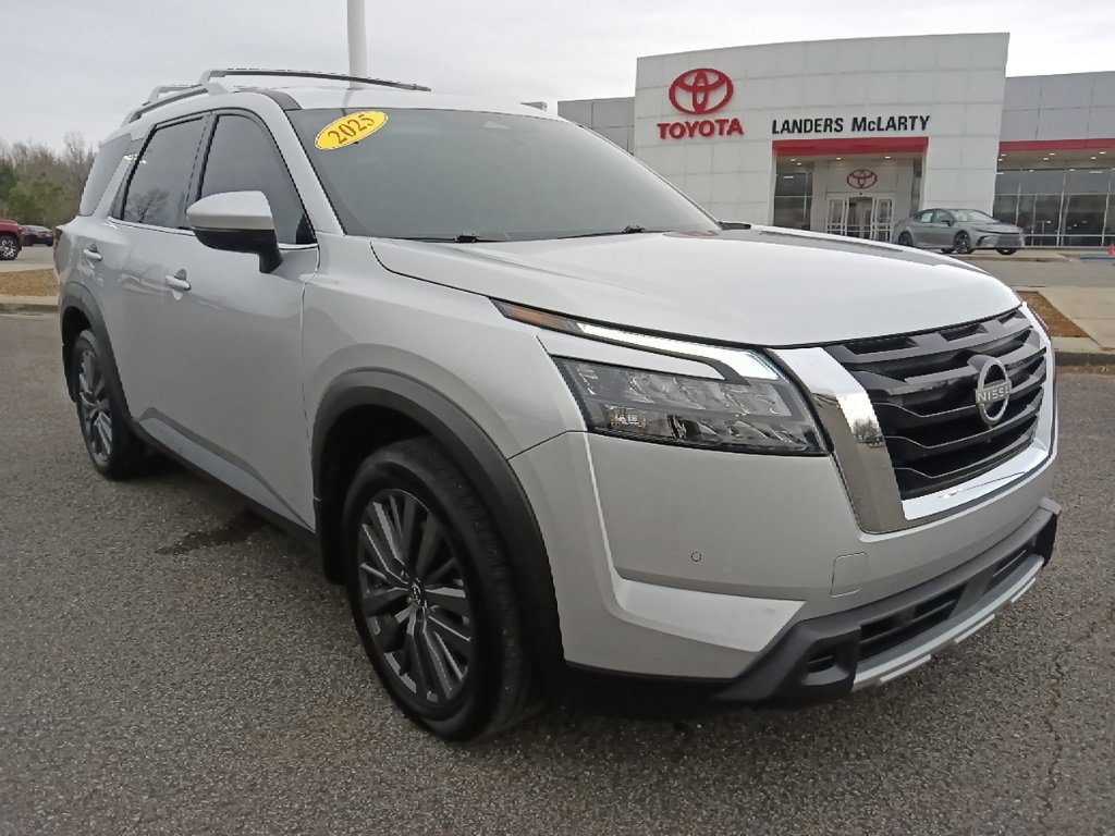 Used 2025 Nissan Pathfinder SL w/ SL Premium Package